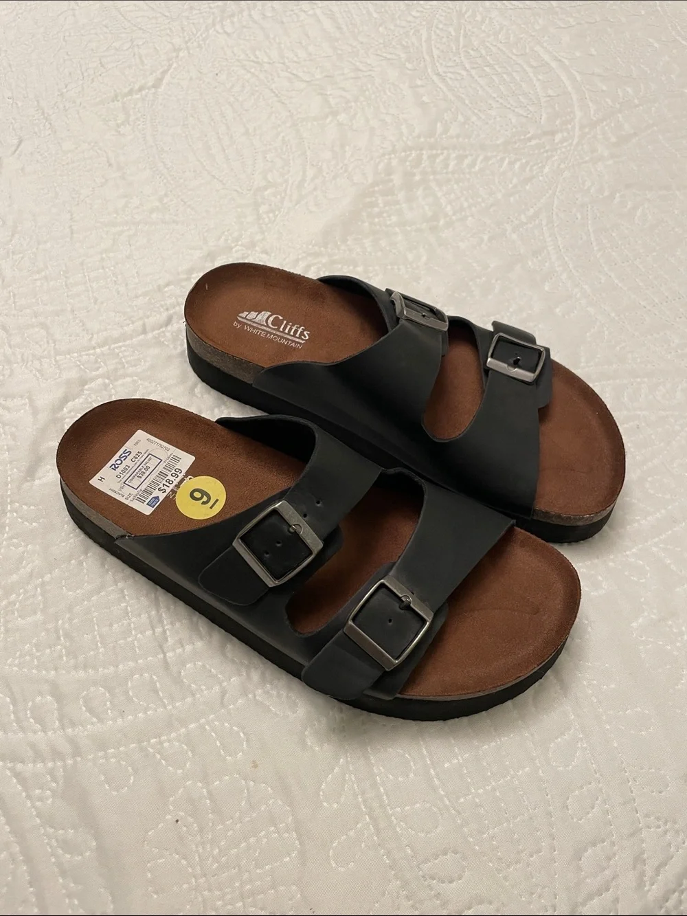 NWT CLIFFS By White Mountain AVATAR Size 9 Flat Sandals
